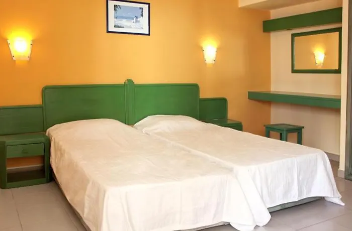 アパートホテル Clube Da Rocha 3*