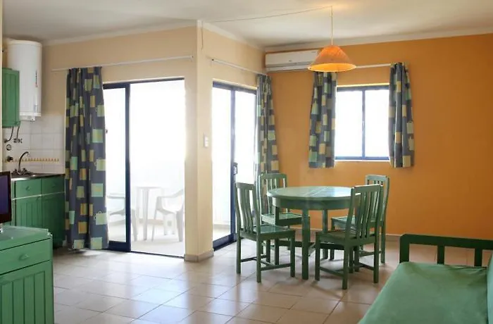 アパートホテル Clube Da Rocha ポルティマン